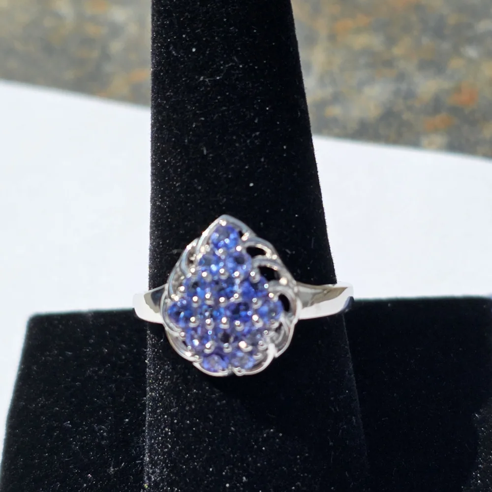 Genuine Tanzanite Cluster Ring Size 9!  💙 - Picture 8 of 13